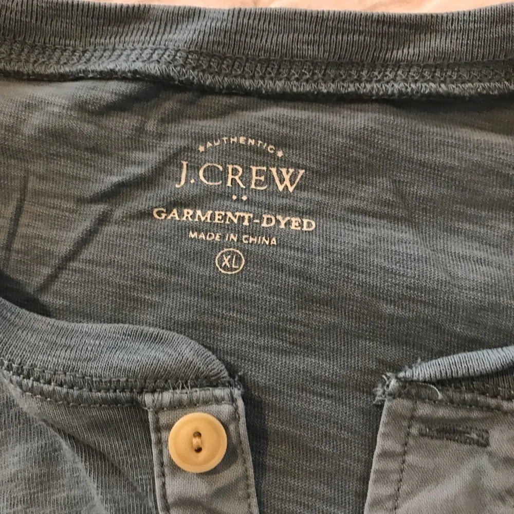🚤J CREW Garment Dyed Henley